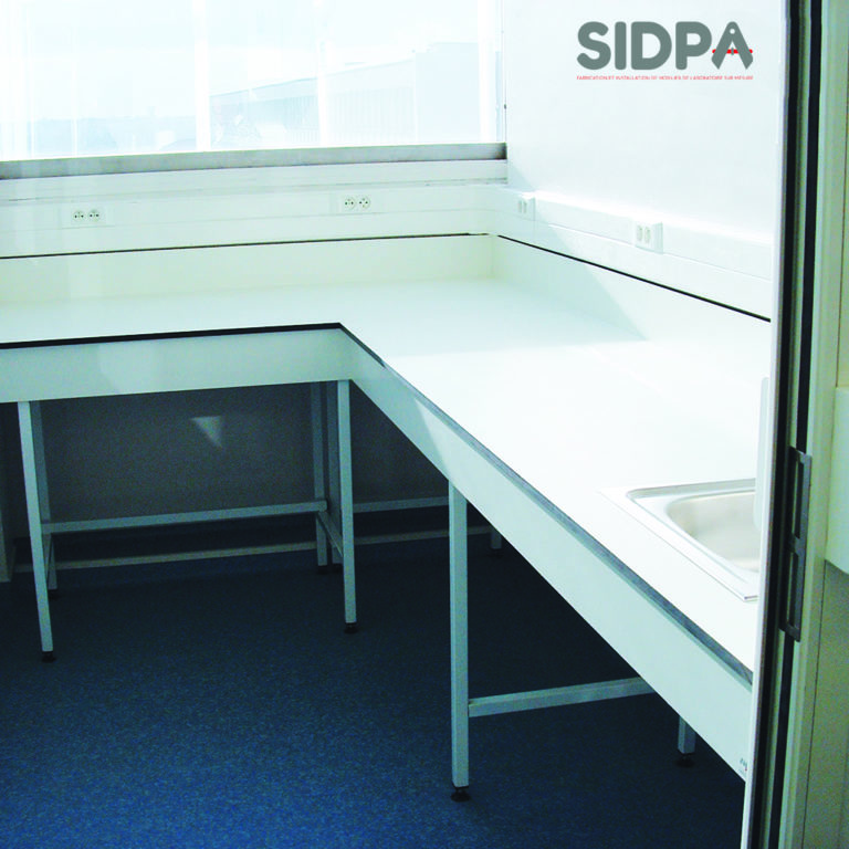 Stratifié compact type Trespa TopLab Plus